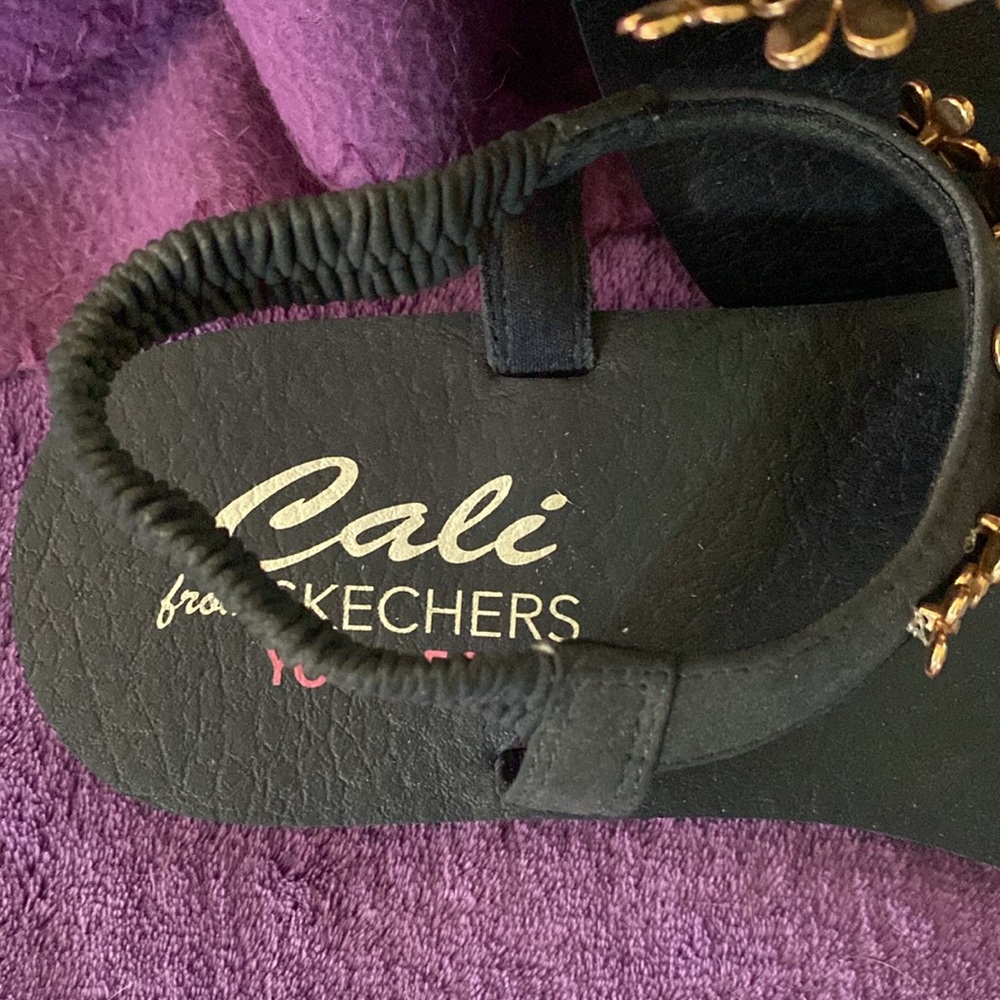 Cali sandals by Skechers. Flower jewel embelishments. - Picture 4 of 6